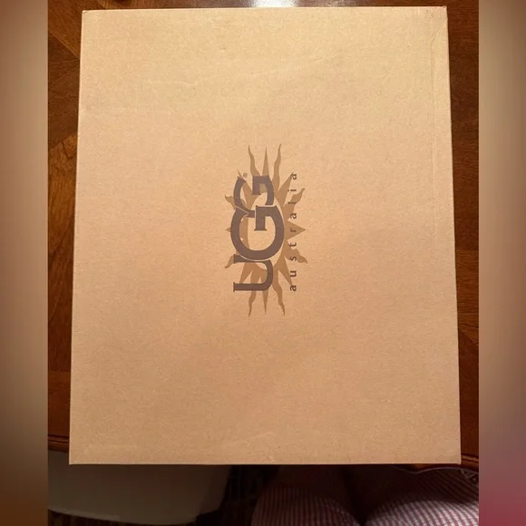 UGG Classic Cardy boot size 9. Color Grey - Picture 4 of 5